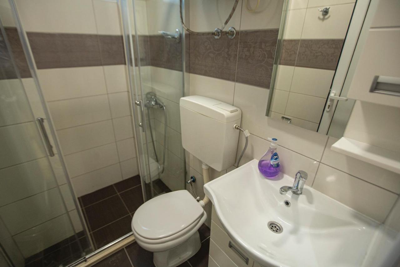 Apartmani Rekic-Dubai โนวีปาซาร์ ภายนอก รูปภาพ